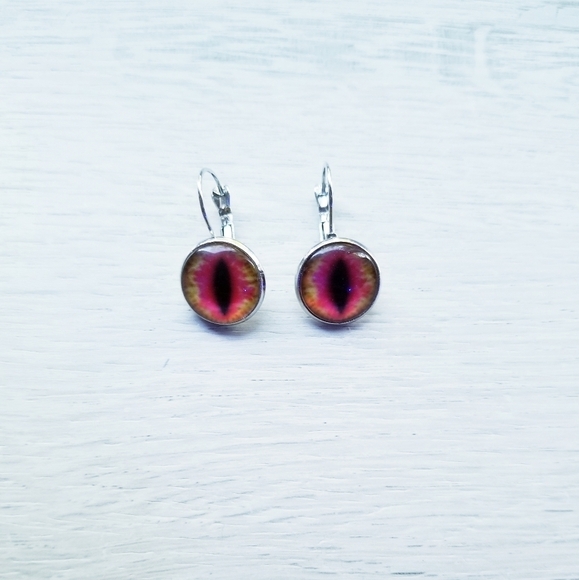 "BUNDLES ONLY" NWOT Crocodile/Cats Eye Earrings - Picture 2 of 7